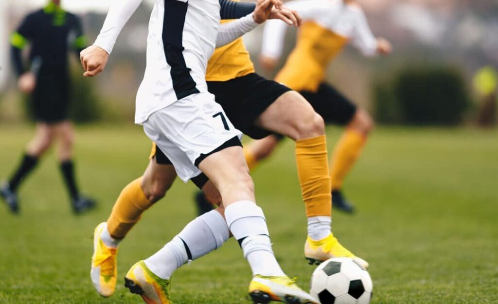 Prévenir et traiter les blessures aux jambes : conseils essentiels pour une récupération rapide