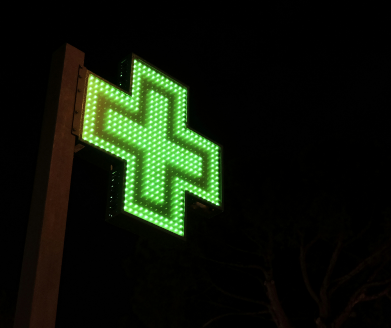 croix pharmacie nuit