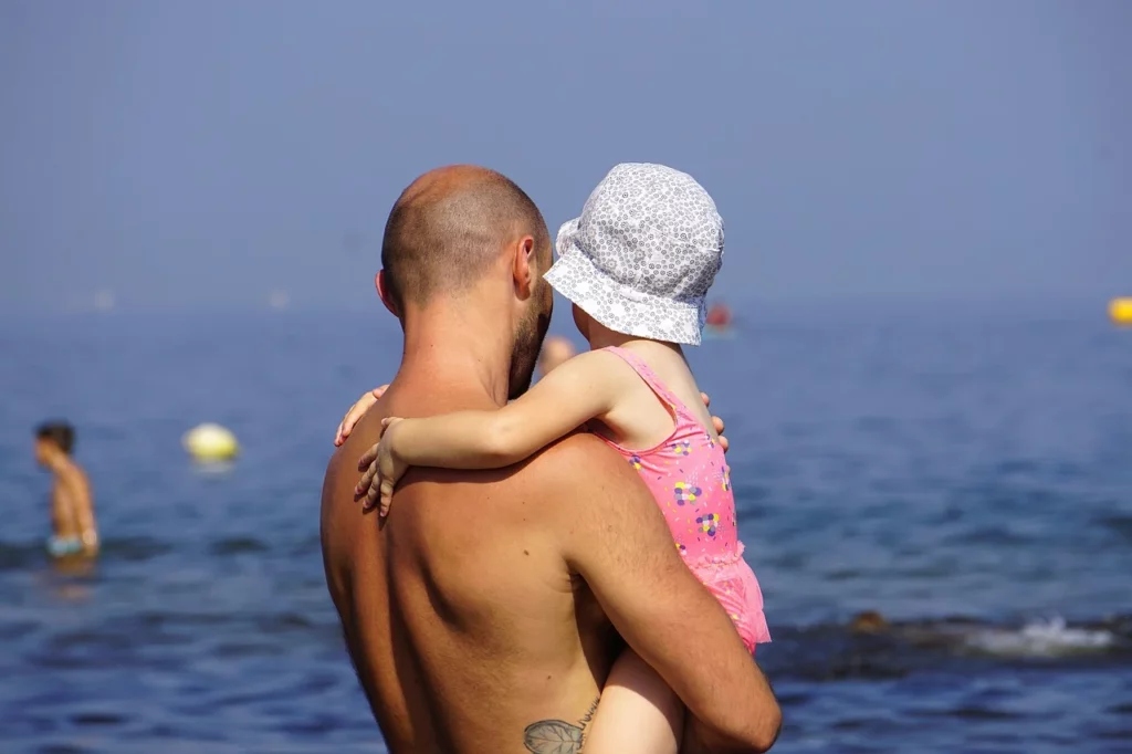 enfant bras homme