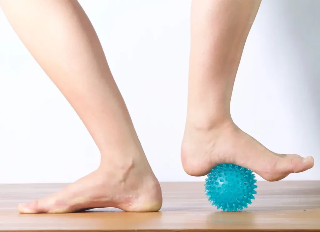 Le pied creux : causes, symptômes et traitements possibles