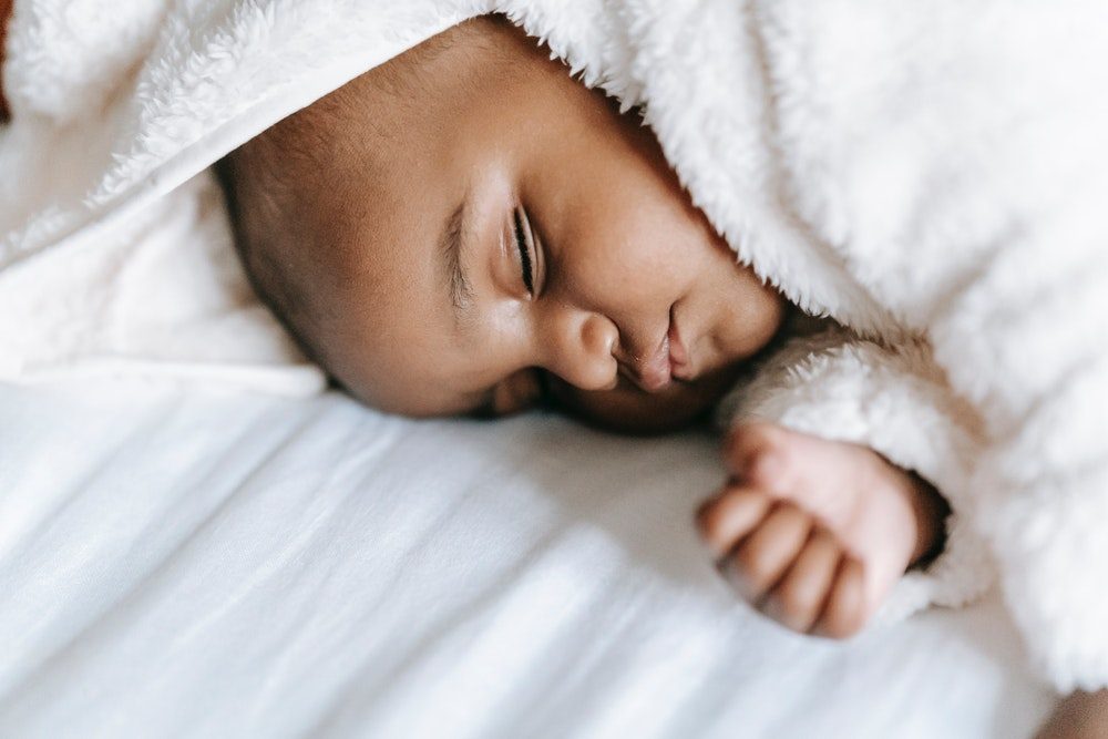Le temps idéal d’écoute des bruits blancs pour l’endormissement de bébé
