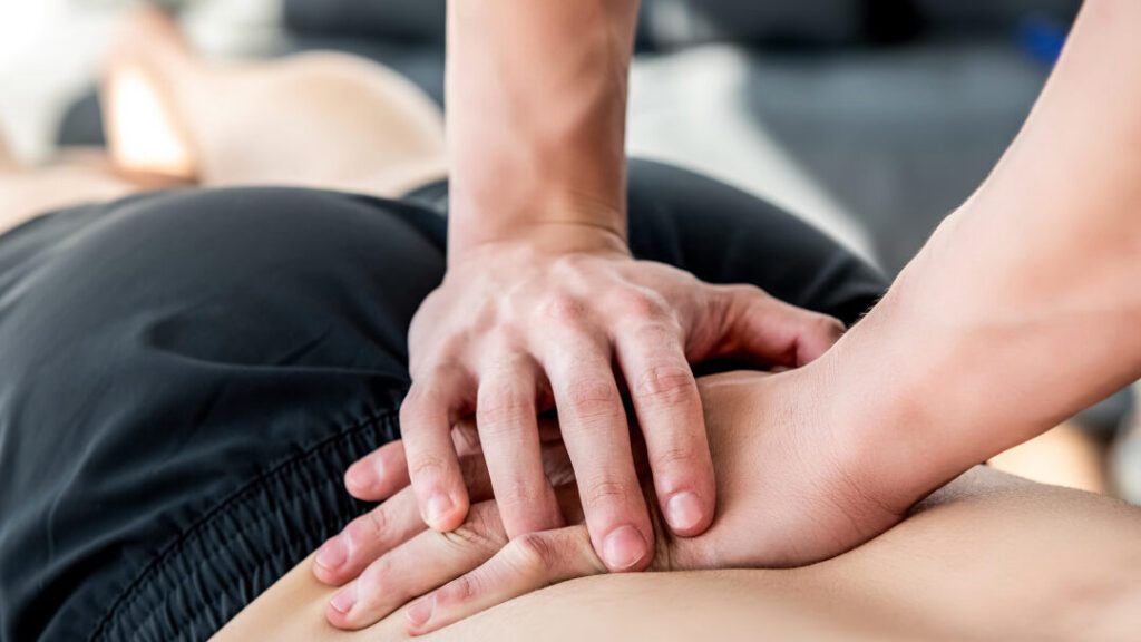Comment le massage peut soulager les symptômes de la fibromyalgie : Un guide complet
