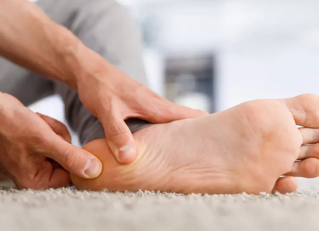 Comment soulager la douleur causée par une épine calcanéenne ?