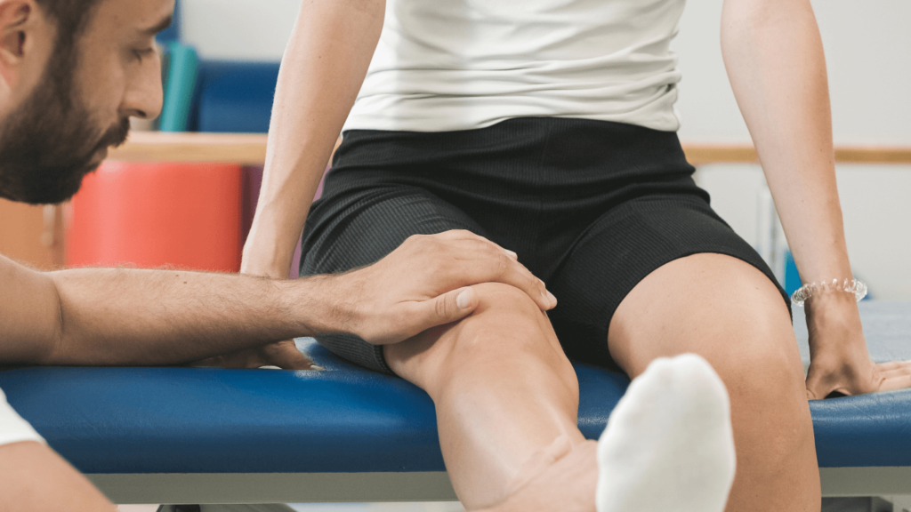 Comment traiter l’omarthrose avec la kinésithérapie: Les meilleures approches et techniques