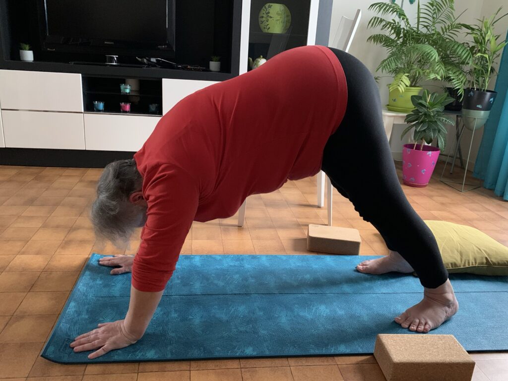 Yoga pour seniors : bien-être et mobilité