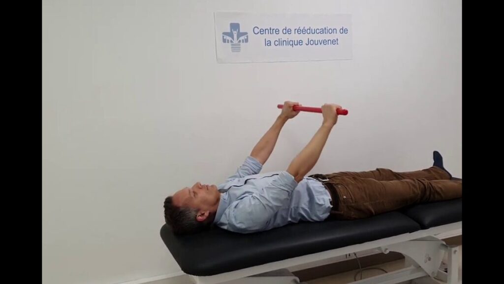 Quelle récupération attendre après une opération de l’épaule ? Gestion de la douleur et conseils pratiques