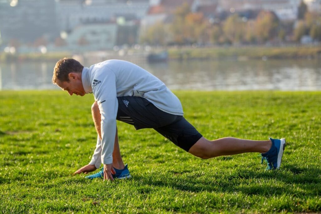 Comment réaliser un échauffement efficace des quadriceps avant l’entraînement ?