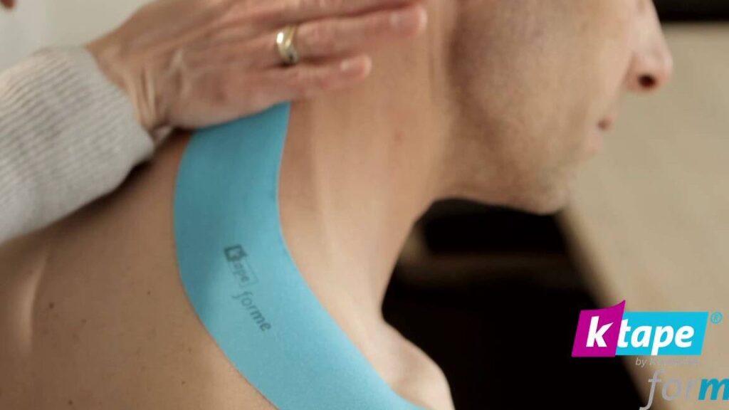 Comment appliquer correctement un bandage à l&rsquo;épaule pour soulager une tendinite ?