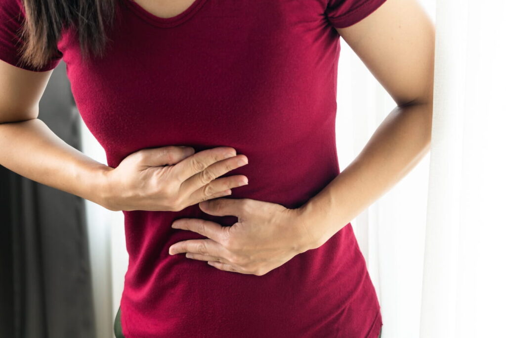 Estomac gonflé et respiration difficile : que se cache-t-il derrière ces symptômes ?