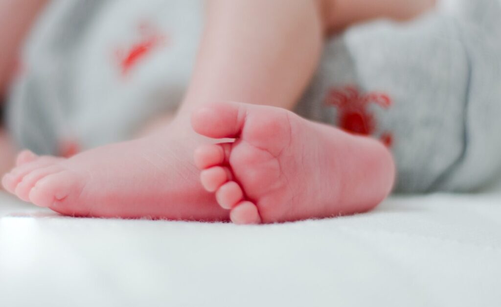 Comment aider votre bébé atteint de RGO à mieux dormir ?