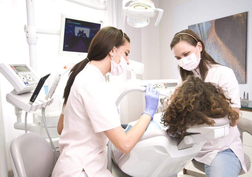 Consultation avec un dentiste en ligne gratuit : est-ce vraiment possible ?