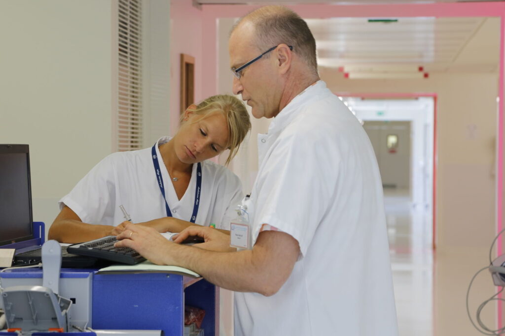 Qui est le docteur Cambefort et pourquoi fait-il l’actualité dans le domaine de la santé ?