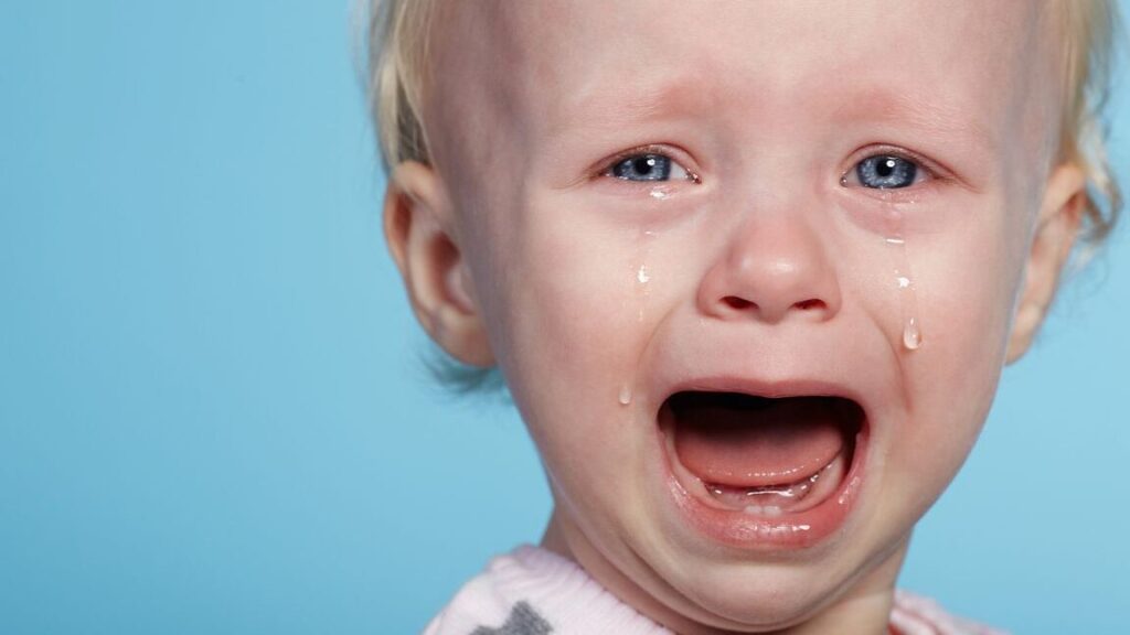 Pourquoi mon fils de 7 ans pleure-t-il pour un rien ? Stratégies pour comprendre et apaiser les larmes