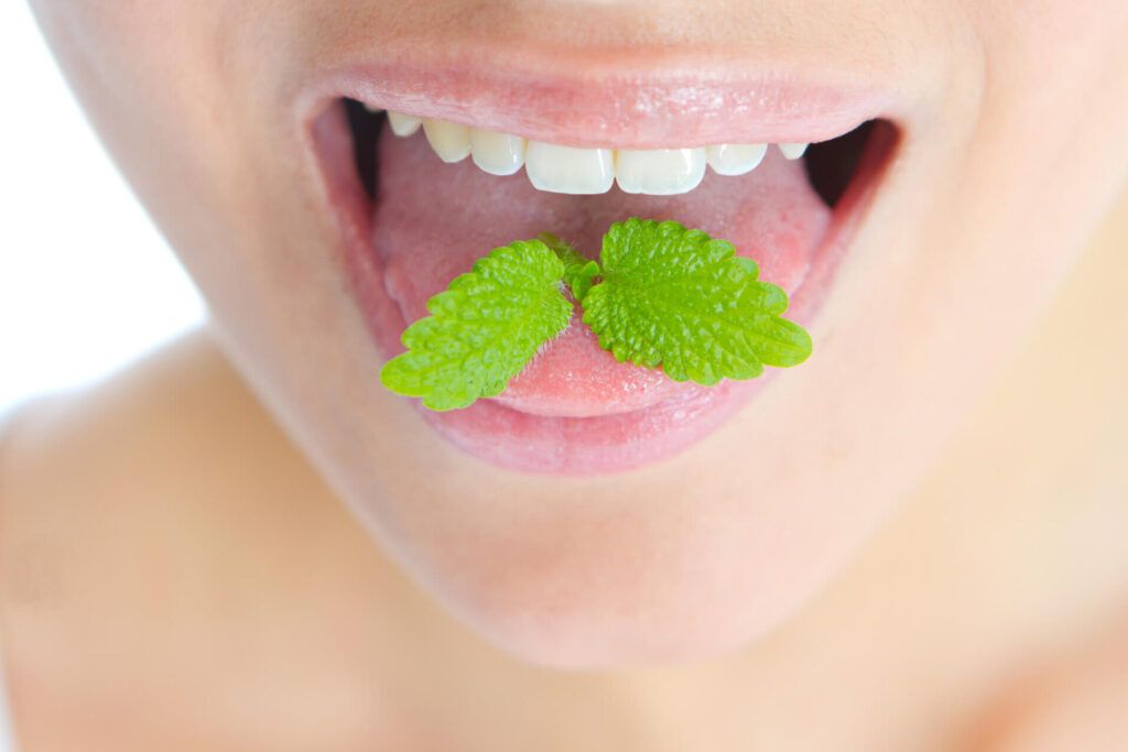 Comment traiter efficacement la mauvaise haleine liée à un problème d&rsquo;estomac ?