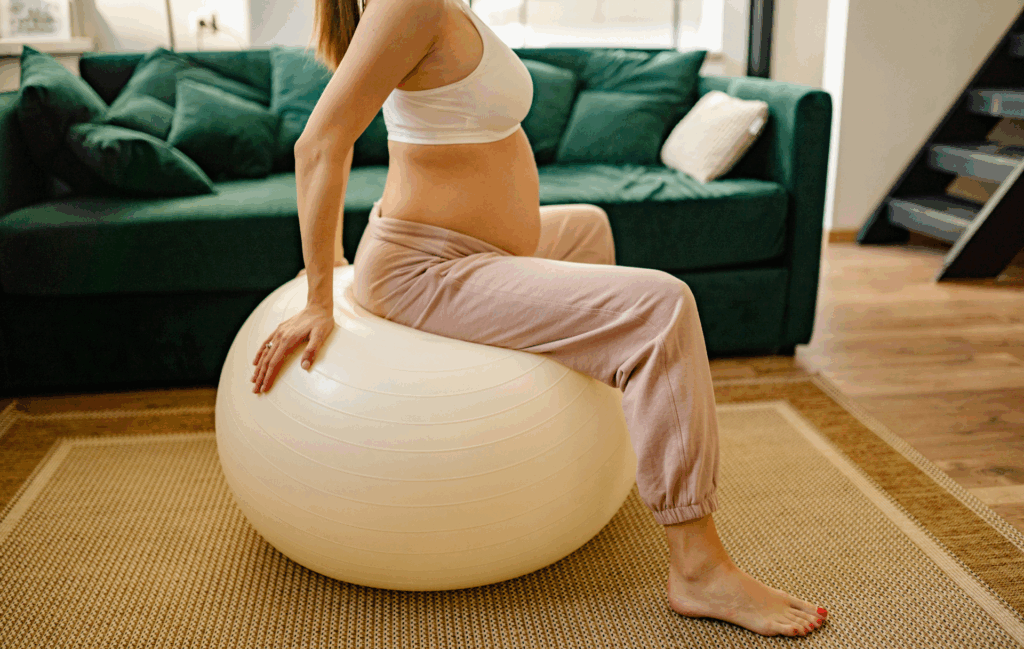 Ceinture, coussin, galette… : quel produit femme enceinte choisir selon son trimestre ?